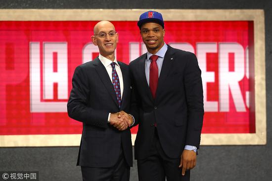 在首局对决 在首局对决