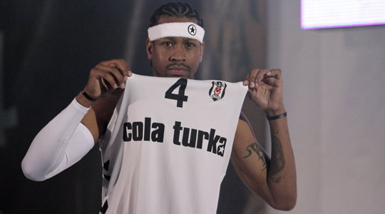 第五人格双喜临门！周年庆伴COAVI全球总决赛，监管新皇新后来临！